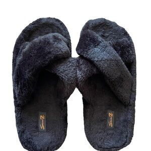 Seven7 Black crisscross slippers